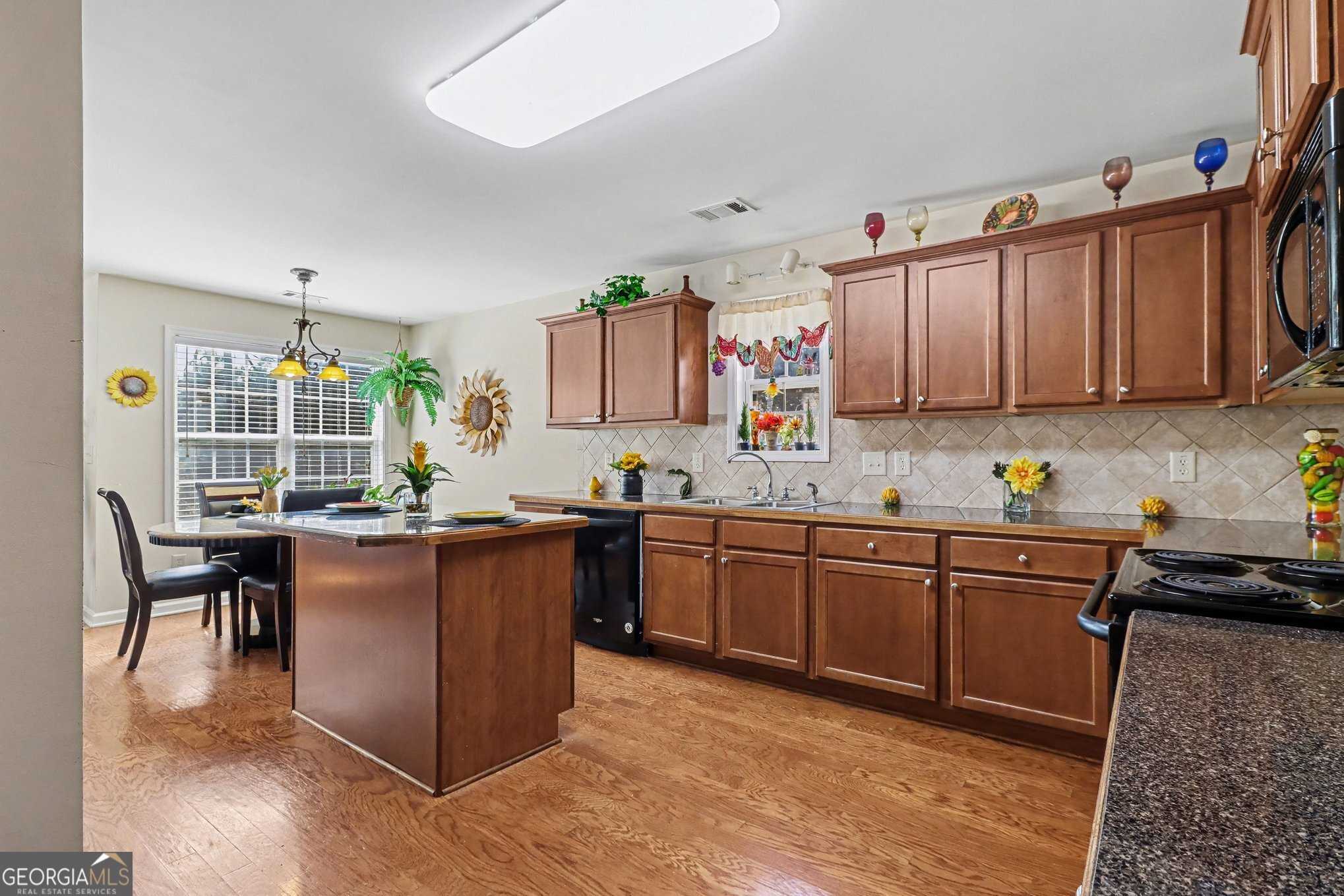 828 Cooper Lakes Court photo 2