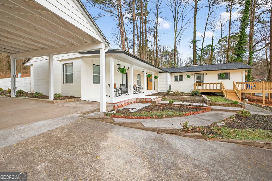 2439 Lakeshore Drive NE photo 2